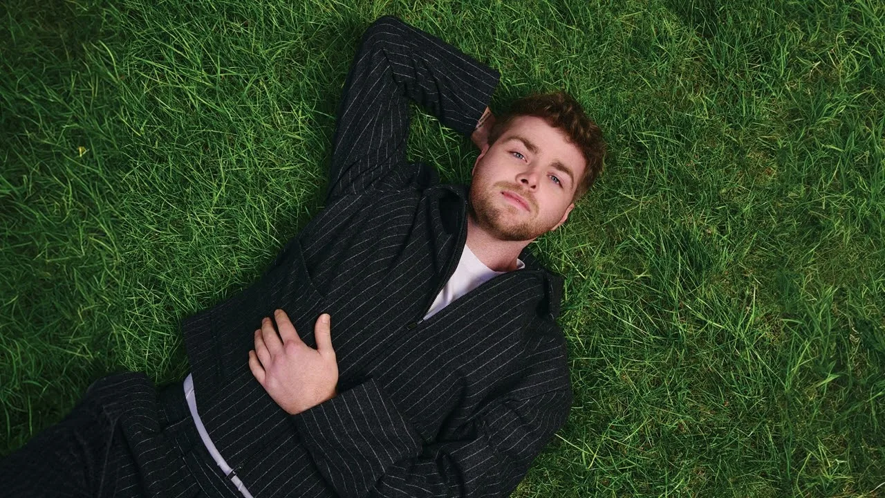 The Outside Lyrics - Alex Warren